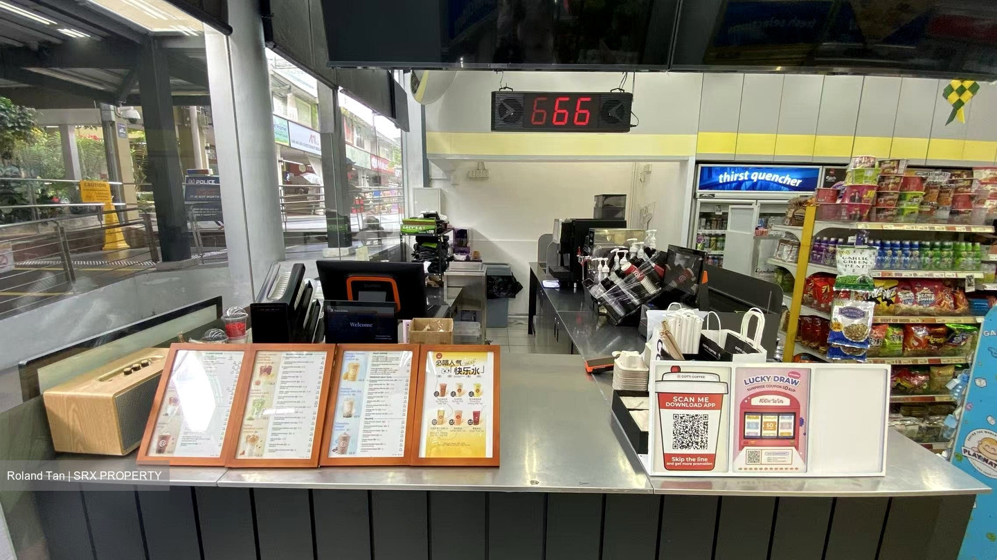 Ang Mo Kio (amk) Hub (D20), Retail #561355821